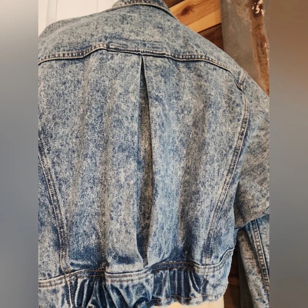 Vintage Acid Wash Denim Jean Jacket With Roglin Sleeves. - Picture 5 of 9